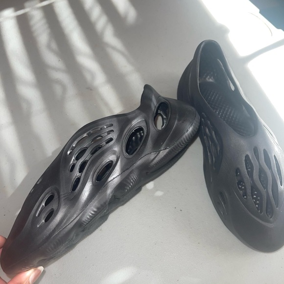 🚫SOLD ON MECARI 🚫Replica Foam Runners - Picture 3 of 4